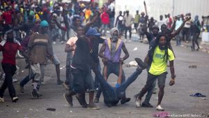 Gobierno de Haití llama a posponer protestas debido a COVID-19