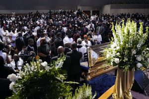 Houston sepulta a George Floyd, cuya muerte inspiró reacción global racial