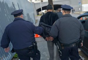 Nueva Jersey revisa forma en que su policía debe aplicar fuerza a civiles