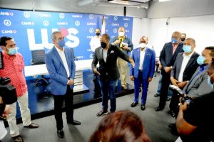 Embajador en Egipto renuncia del cargo y al PRD para apoyar Abinader