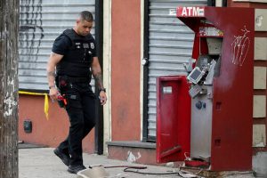 EEUU: Volaron o robaron 50 cajeros automáticos durante las protestas