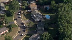 NUEVA JERSEY: Hallan en piscina cadáveres de una niña, madre y tío