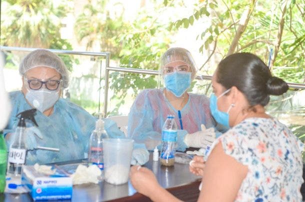 Abel Martínez dispone pruebas de Covid a personal Alcaldía Santiago imagen