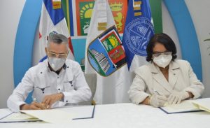 Manuel Jiménez y Emma Polanco suscriben convenio extensión UASD