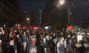 Nuevas protestas y saqueos sacuden distintas ciudades de Estados Unidos