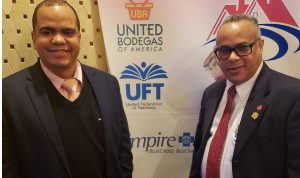 Maestros rechazan oficiales sean removidos de planteles escolares Maestros rechazan oficiales sean removidos de planteles escolares