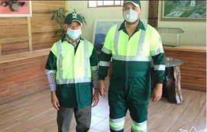 JARABACOA: Alcaldía dota de uniformes empleados de limpieza