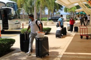 LA ROMANA: Llega nuevo grupo de tripulantes varados en el extranjero