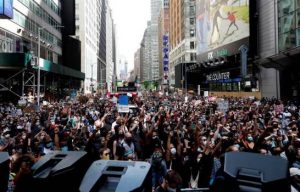 Miles neoyorquinos vuelven a tomar las calles en otra jornada de protestas
