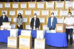 Empresarios entregan al Gobierno pruebas y máquinas diagnósticas