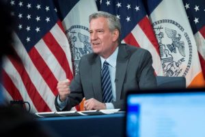 Tras masiva protesta, Alcalde levanta toque de queda en Nueva York