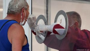 EE.UU.: Nuevo récord de infecciones diarias de COVID-19 con 47.000