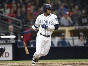 San Diego envía a Franchy Cordero a Kansas a cambio de Tim Hill
