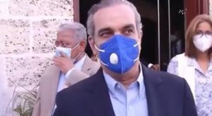 Abinader y comisión de transición estudian medidas para COVID-19