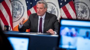 Alcalde de Nueva York presenta plan para reapertura de escuelas públicas