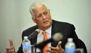 PANAMA: Justicia embarga diario por daños morales a un expresidente
