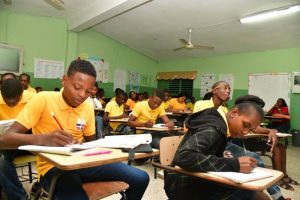Liceos capital haitiana funcionan casi al máximo de su capacidad