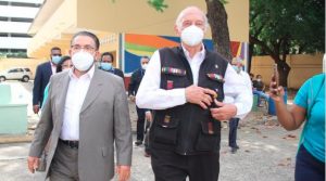 Guillermo Moreno votó bien temprano en la escuela Santa Teresa de Jesús