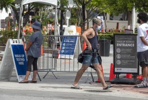 Trump minimiza el COVID-19, mientras nuevos casos se cuentan por miles