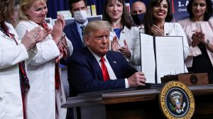 EE.UU:Trump firma tres decretos para reducir precio de los medicamentos