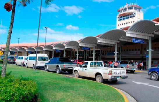 Harán pruebas rápidas para detectar COVID-19 en el Aeropuerto Cibao imagen
