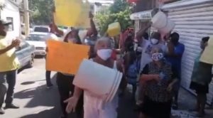 Moradores del sector Rafey protestan por tener varios días sin agua potable
