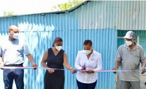 HIGUEY: UERS electrifica con paneles solares 188 casas en 8 comunidades