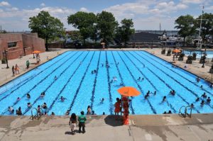 Alcalde autoriza la apertura de ocho piscinas públicas en Nueva York