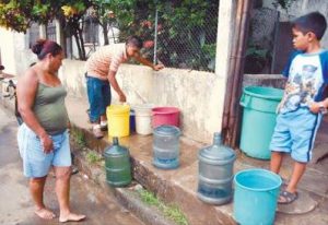 Residentes de la capital denuncian llevan hasta 6 meses sin agua potable