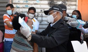Autoridades sanitarias intervienen barrios de la capital dominicana