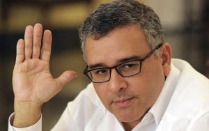 EL SALVADOR: Fiscalía emite orden de arresto contra expresidente Funes