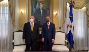 Hipólito se reúne con el presidente Danilo Medina en el Palacio Nacional