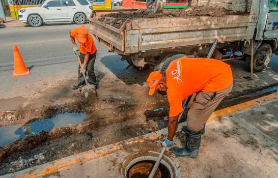 Ayuntamiento de Santiago realizada operativo de limpieza de imbornales imagen