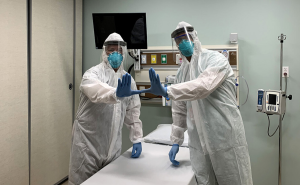 Denuncian falta de indumentaria para médicos que atienden casos de Covid