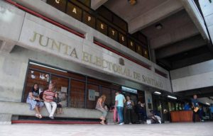 Junta Electoral de Santiago tardaría semanas corregir errores de actas