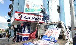 Alcaldía de Santiago inicia el retiro de propaganda política de sus calles