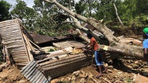 PUERTO PLATA: Niño de 5 años muere al caer árbol encima de casa