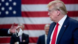 EE.UU: Trump llevará máscara por primera vez ante repunte contagios