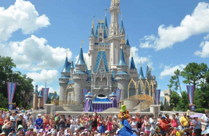 Disney Word reabre con estrictas
reglas pese a repunte Covid-19