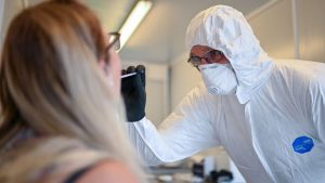 OMS advierte que quizás nunca haya una «solución» a pandemia Covid