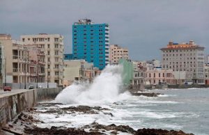 La tormenta Laura amenaza a los Estados Unidos ya como huracán