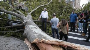 Vientos de Isaías causan muerte y destrozos en NY y Nueva Jersey