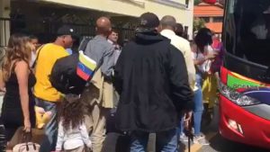 Venezolanos en RD denuncian su Gobierno les deniega retorno