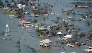 EE.UU: Huracán Laura se debilita tras dejar seis muertos y distintos daños