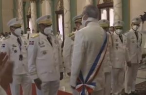 Presidente nombra jefes militares y de PN; también hace distintos ascensos