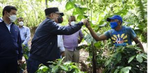 Presidente Medina observa proyectos desarrollo agroforestal en Elias Piña
