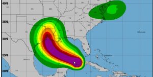 EE.UU.: Laura azotará mañana Texas y Luisiana convertida en un huracán