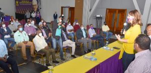 Karen Ricardo destaca unidad entre alcaldes y directores distritos del PLD