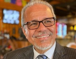 Embajador Líster Henríquez presenta su renuncia irrevocable del PLD