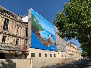 TURISMO: RD se promoción con
valla exterior Museo del Louvre